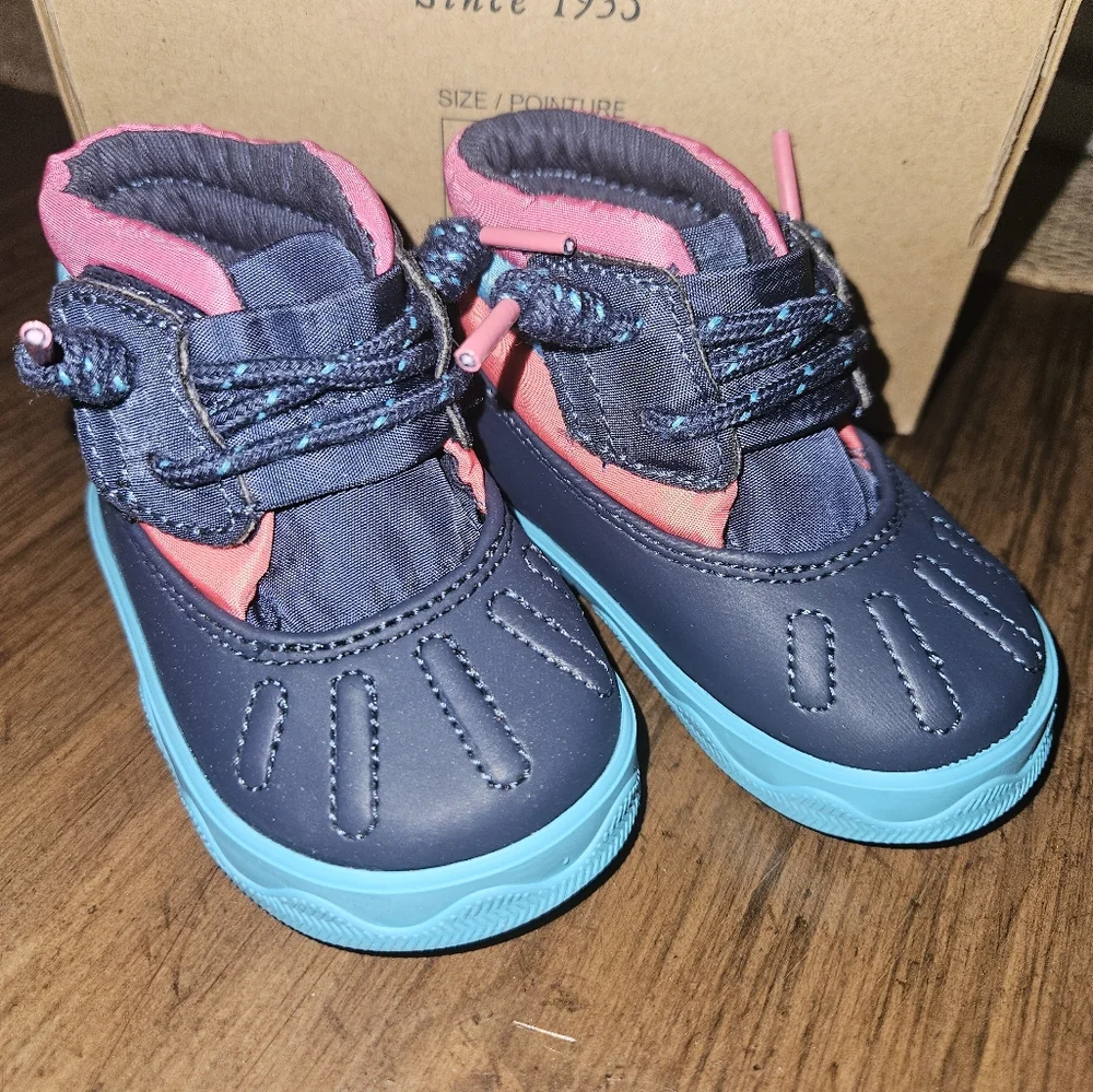 Sperry Unisex-Baby Snow Boot Infant SIZE 1M NEW in box